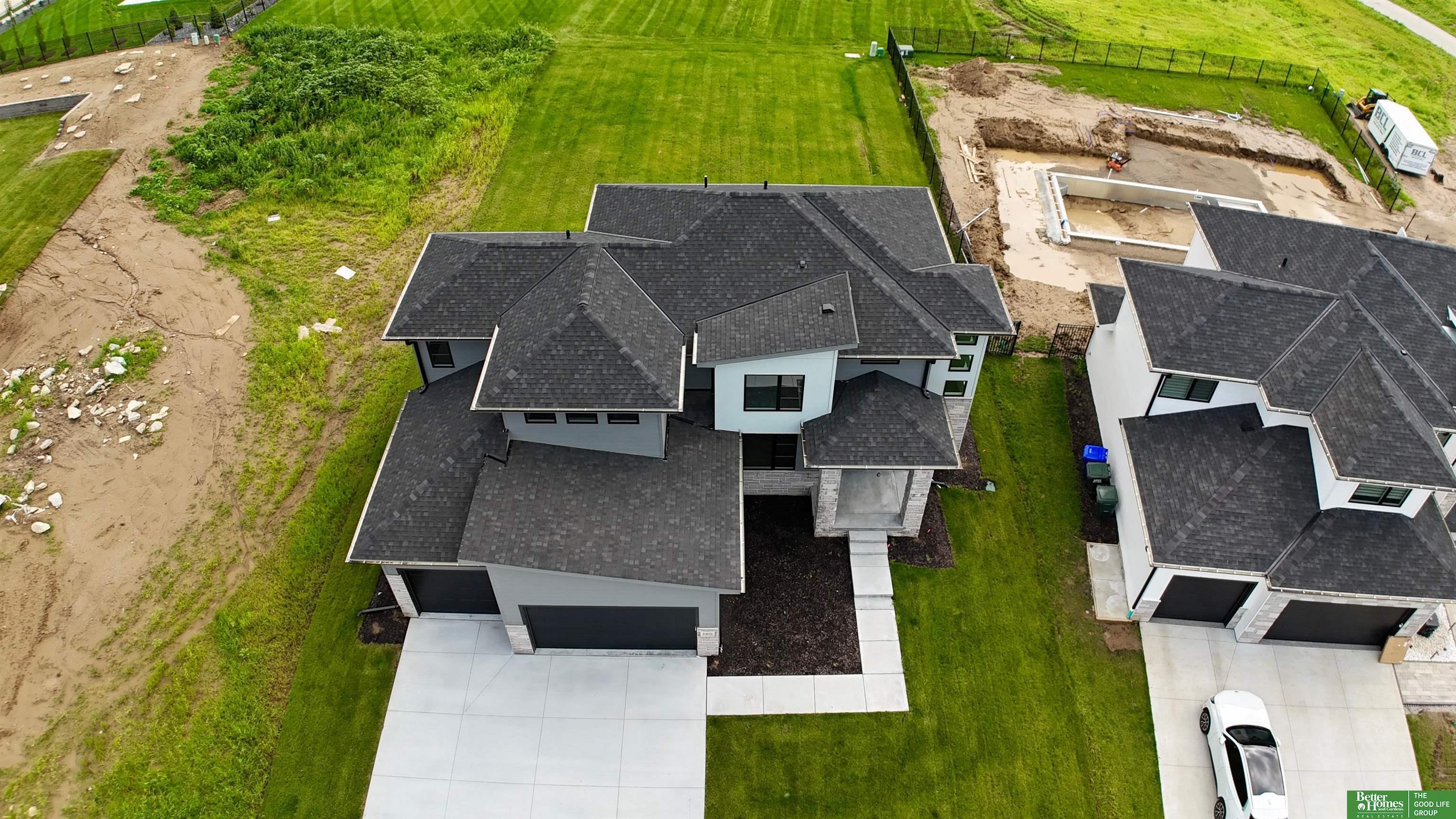 Property Photo: 5409 N 196th Avenue NE 68022