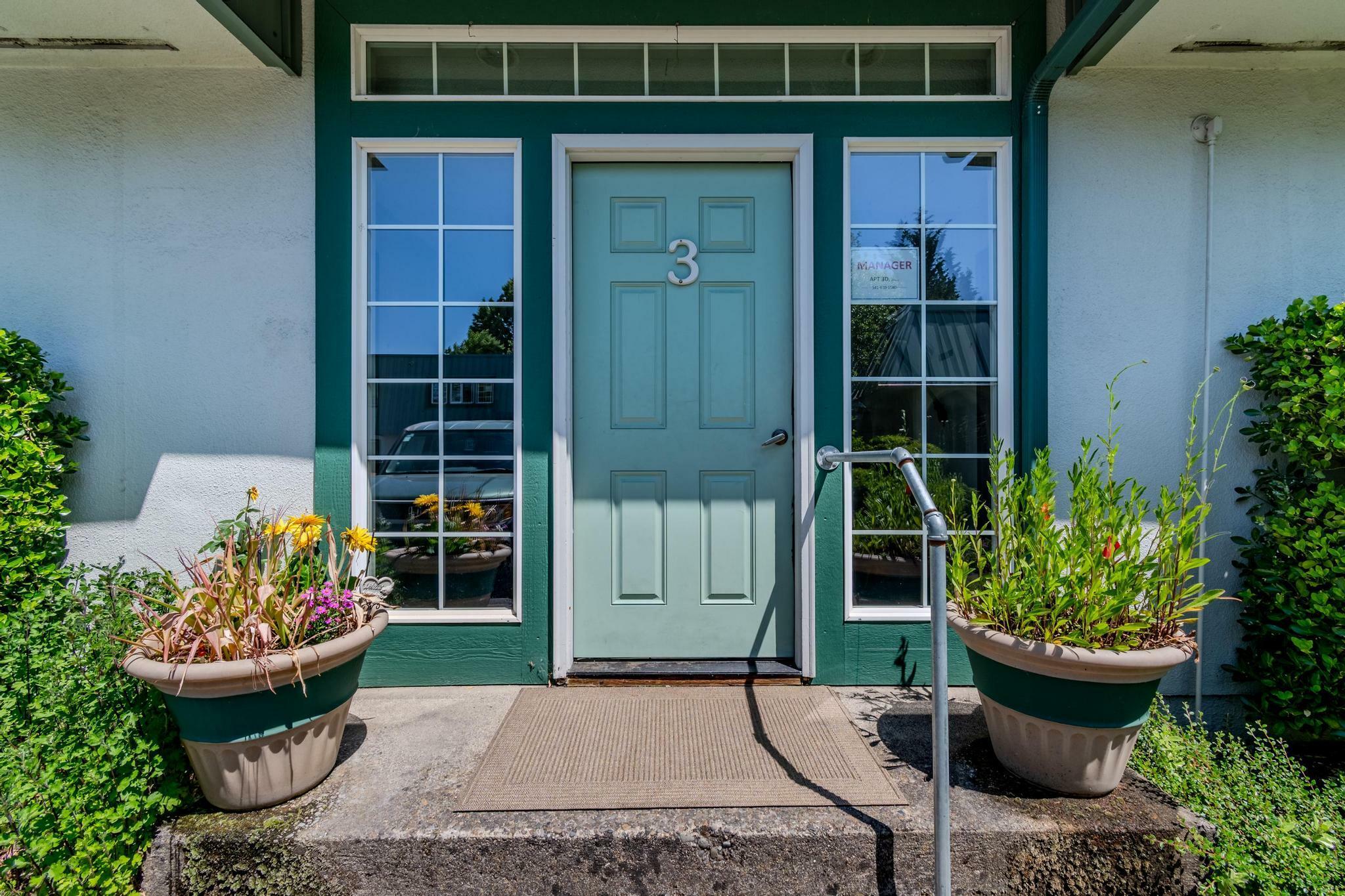 Property Photo:  349 W Pine Street  OR 97502 