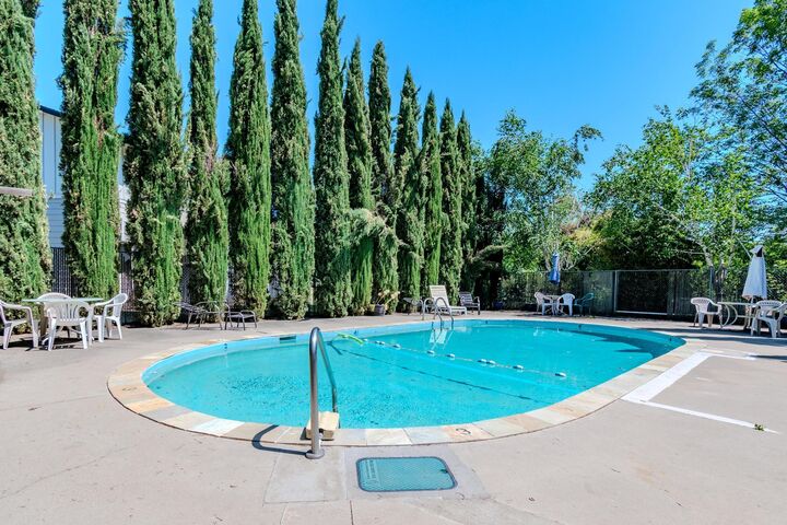 Property Photo:  349 W Pine Street  OR 97502 