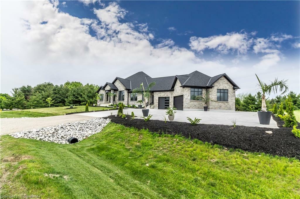 Property Photo: 670 Bishopsgate Road 9 ON N3L 3E3