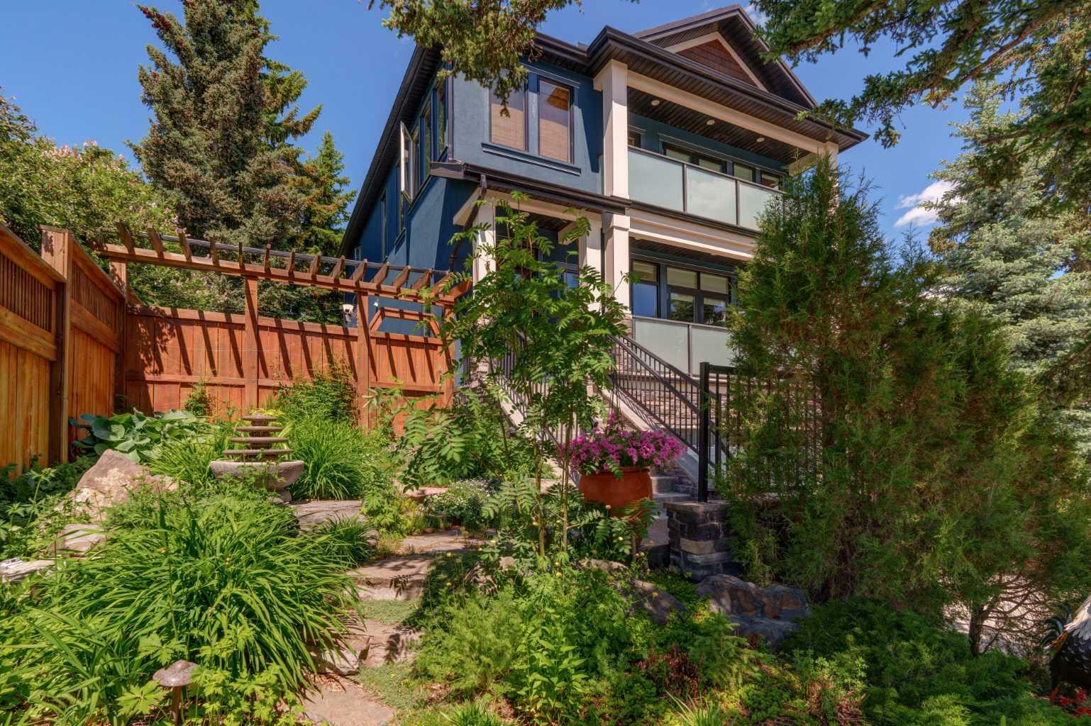 Photo de la propriété:  53 Cardiff Drive NW  AB T2K 1R6 