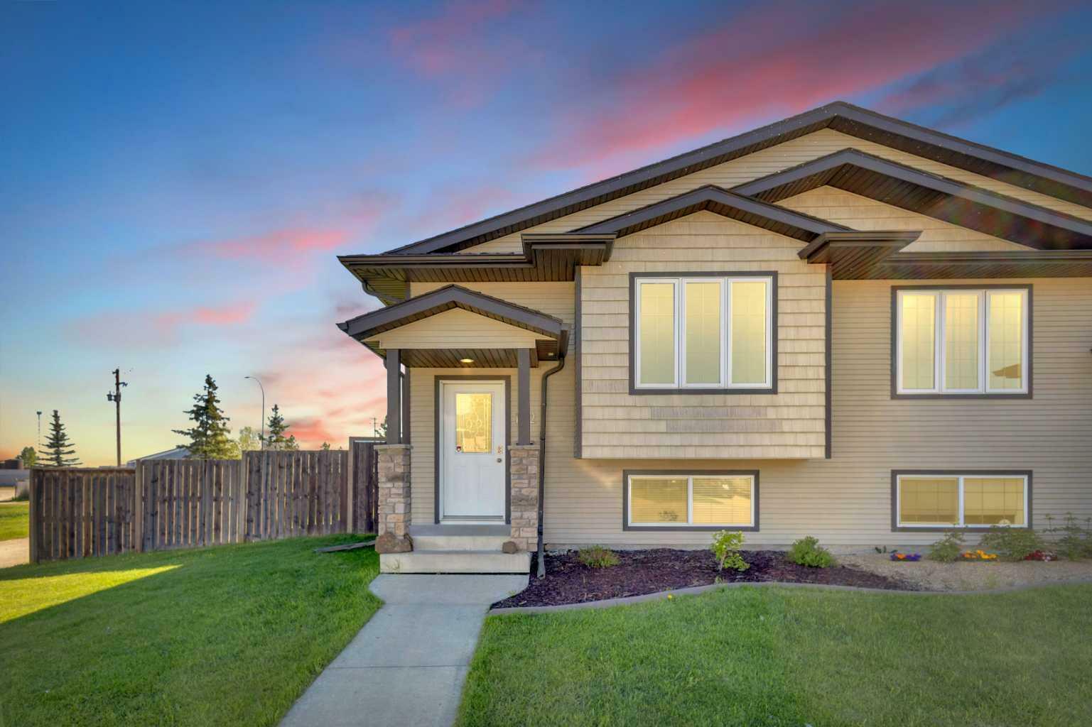102 Iron Wolf Boulevard  Lacombe AB T4L 0C7 photo