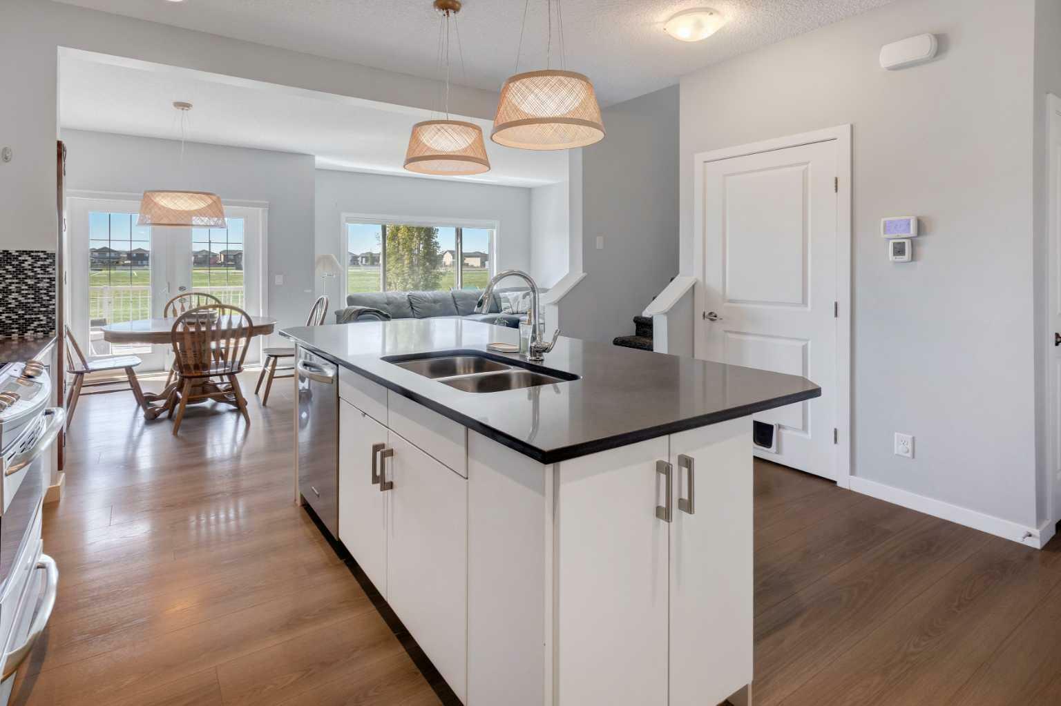 Photo de la propriété: 198 River Heights Crescent AB T4C 0V2