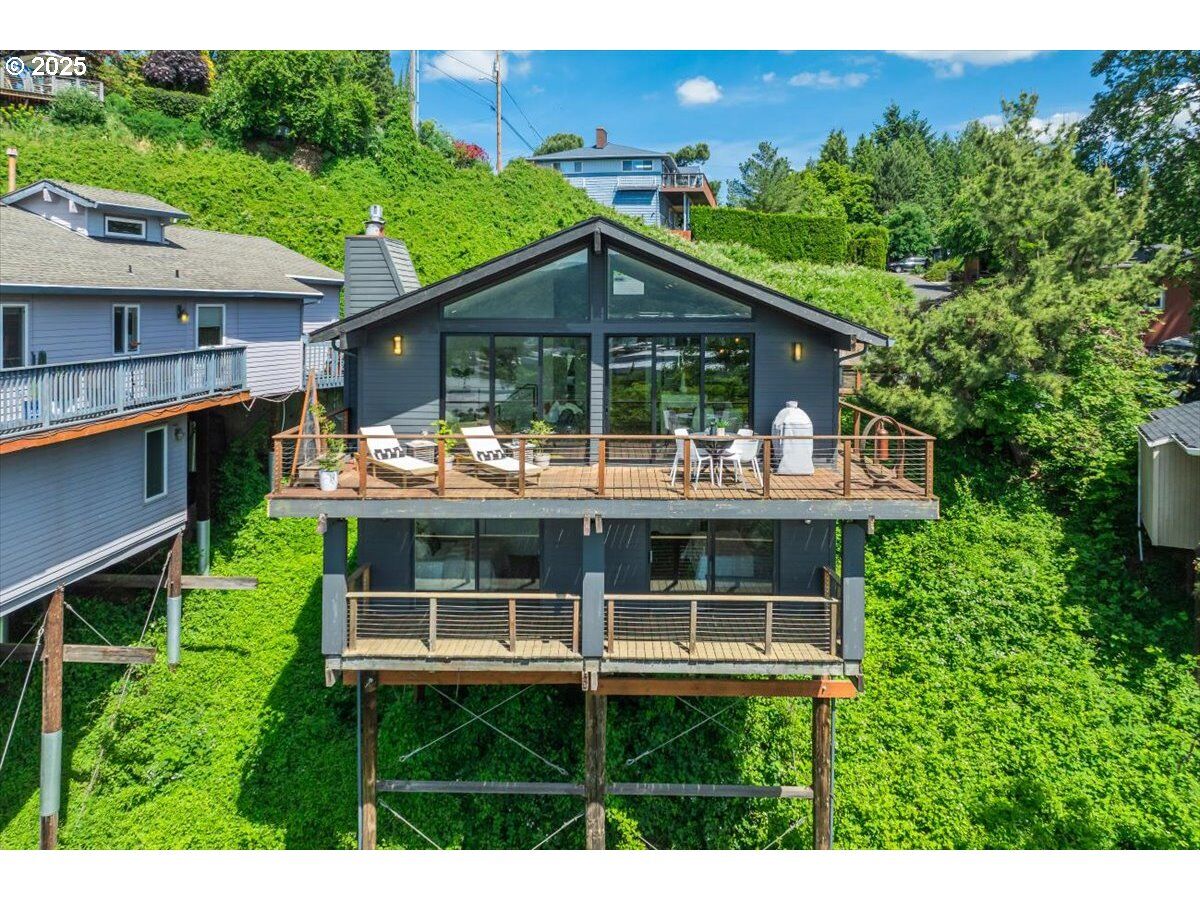 Property Photo:  5237 N Emerson Dr  OR 97217 