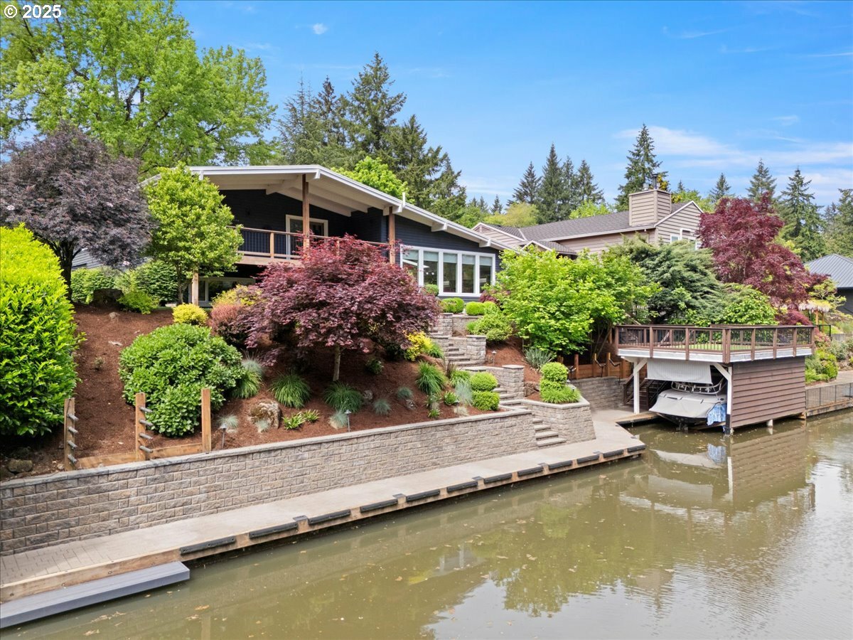 Property Photo: 17739 Cardinal Dr OR 97034