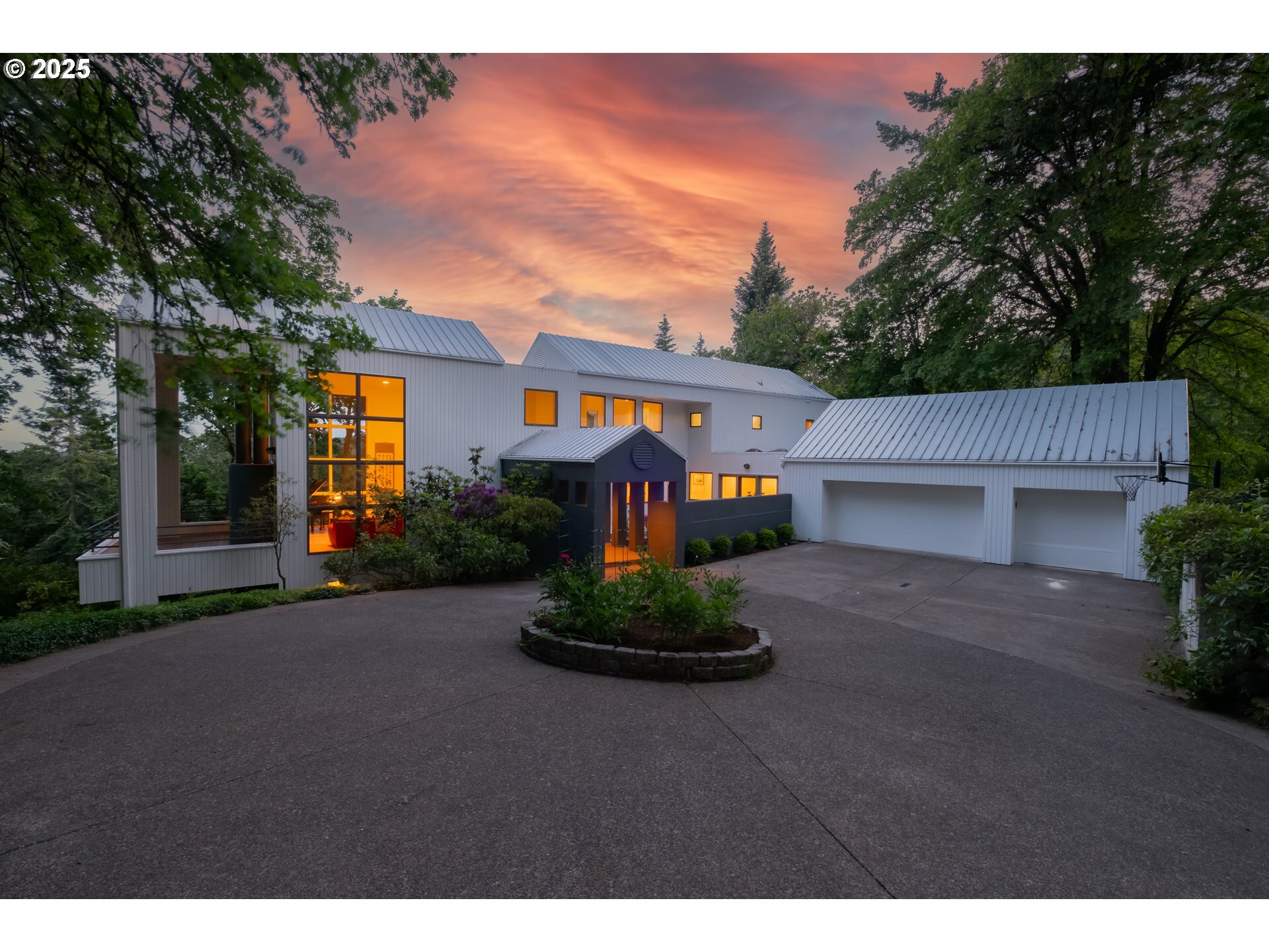 Property Photo: 2790 NW Sulphur Springs Rd OR 97330