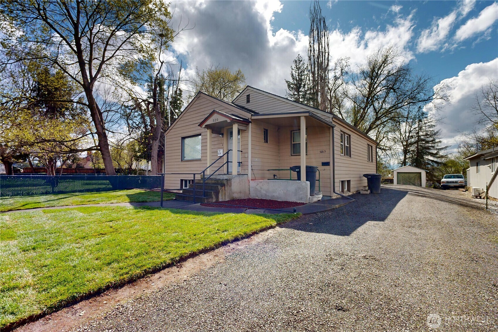 Property Photo: 520 S 2nd Avenue WA 99362
