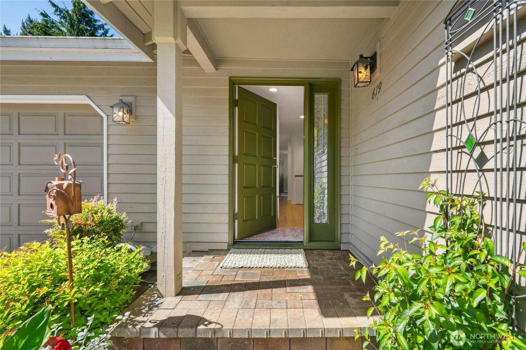Property Photo: 619 Elm Place WA 98020