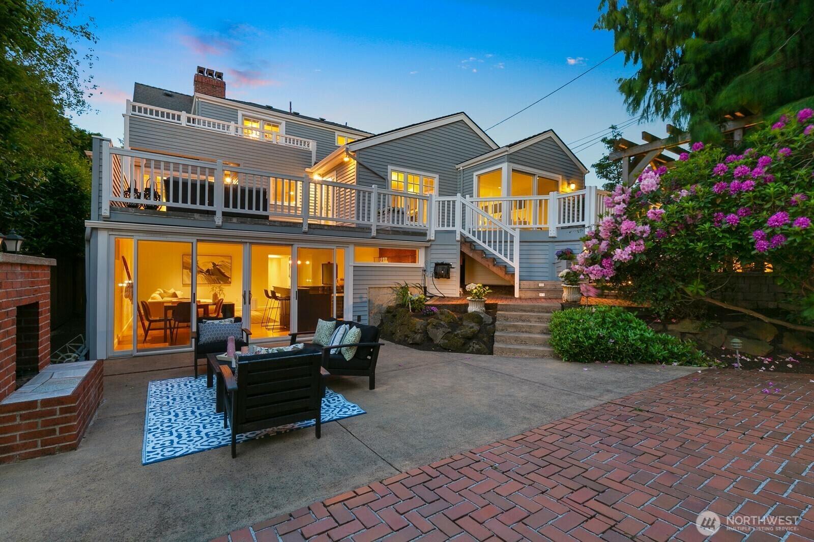Property Photo:  3315  40th Avenue W  WA 98199 