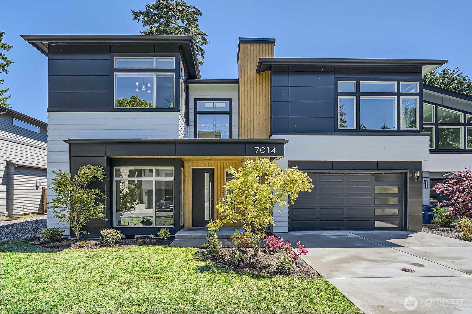 Property Photo: 7014 125th Lane NE WA 98033