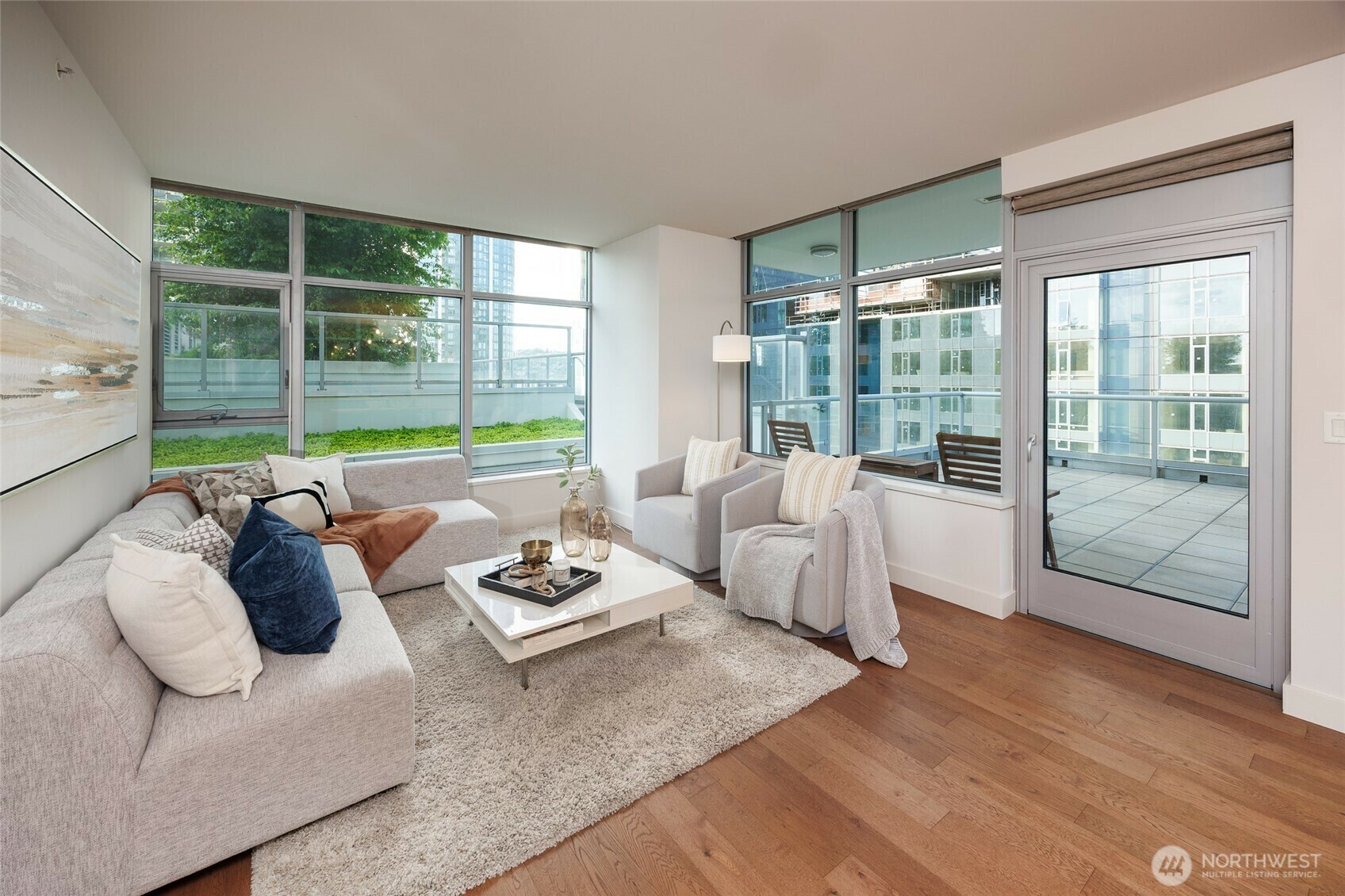 Property Photo: 588 Bell Street 902S WA 98121