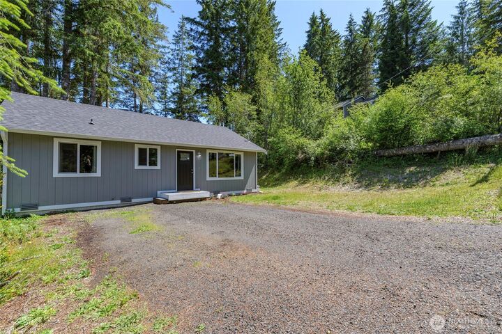Property Photo:  330 E Road Of Tralee  WA 98584 