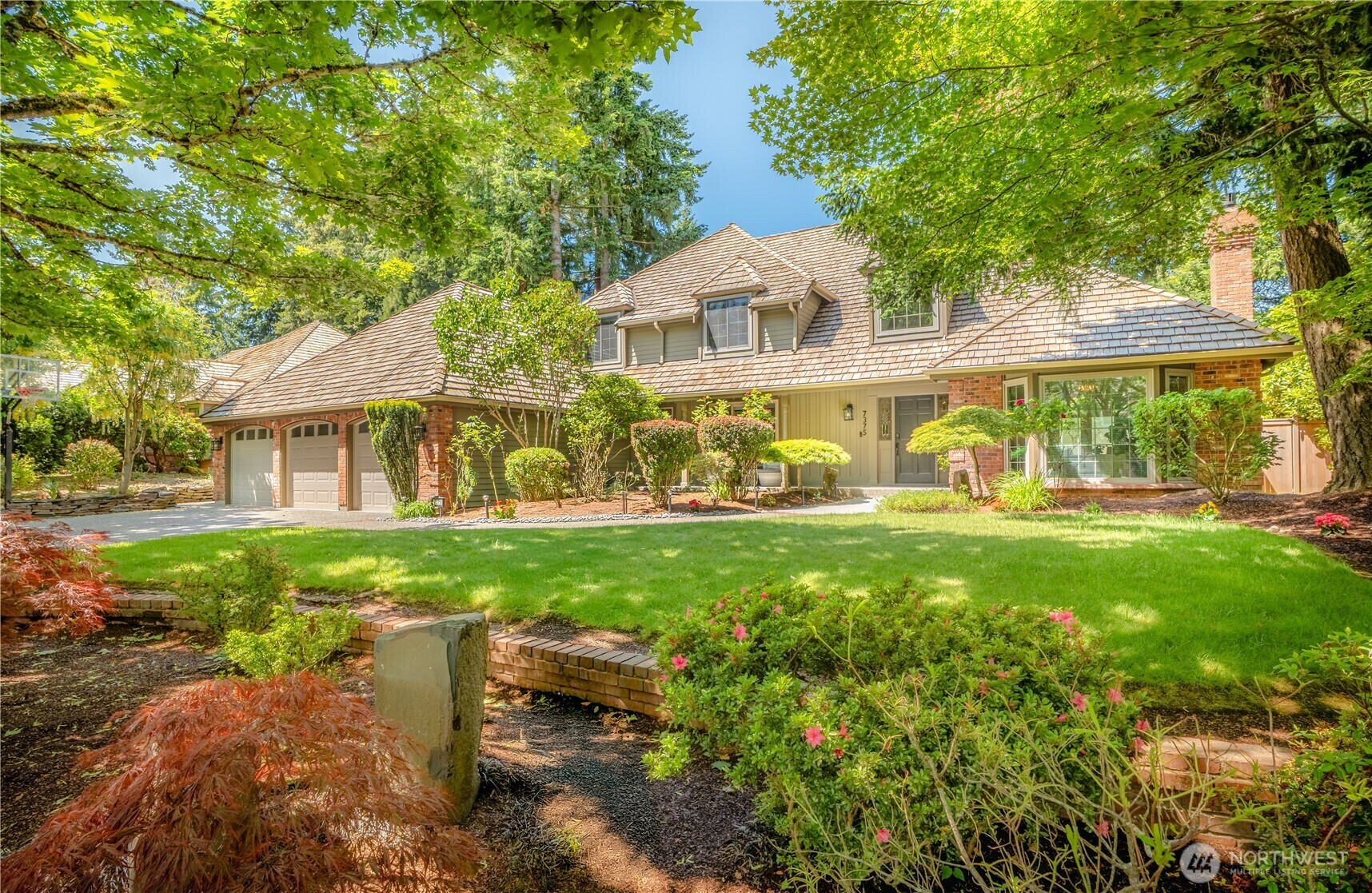 Property Photo: 7375 80th Place SE WA 98040