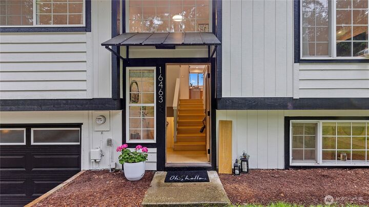 Property Photo: 16463 239th Avenue SE WA 98027