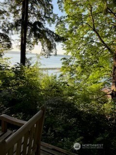 Property Photo: 9964 NE Lafayette Avenue WA 98110