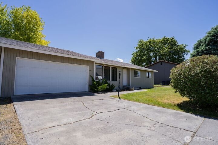 Property Photo: 1415 S Lakeway Drive WA 98837