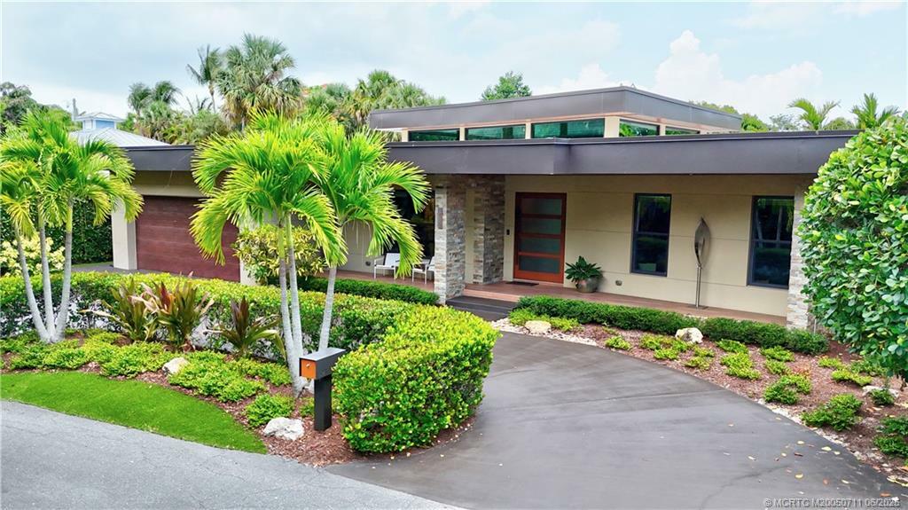 Property Photo: 314 SE Pelican Drive FL 34996
