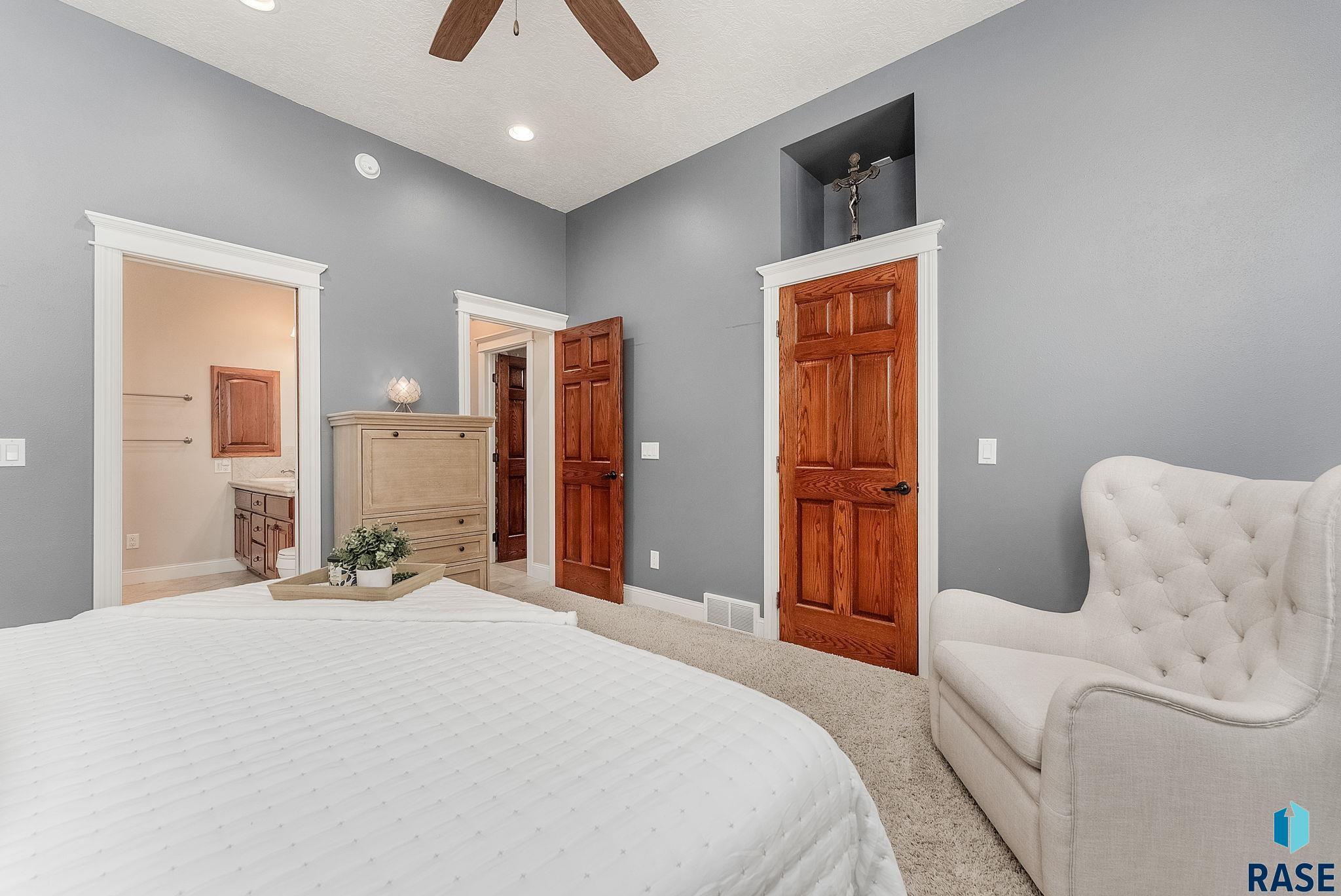 Property Photo: 7517 W 15 St SD 57106