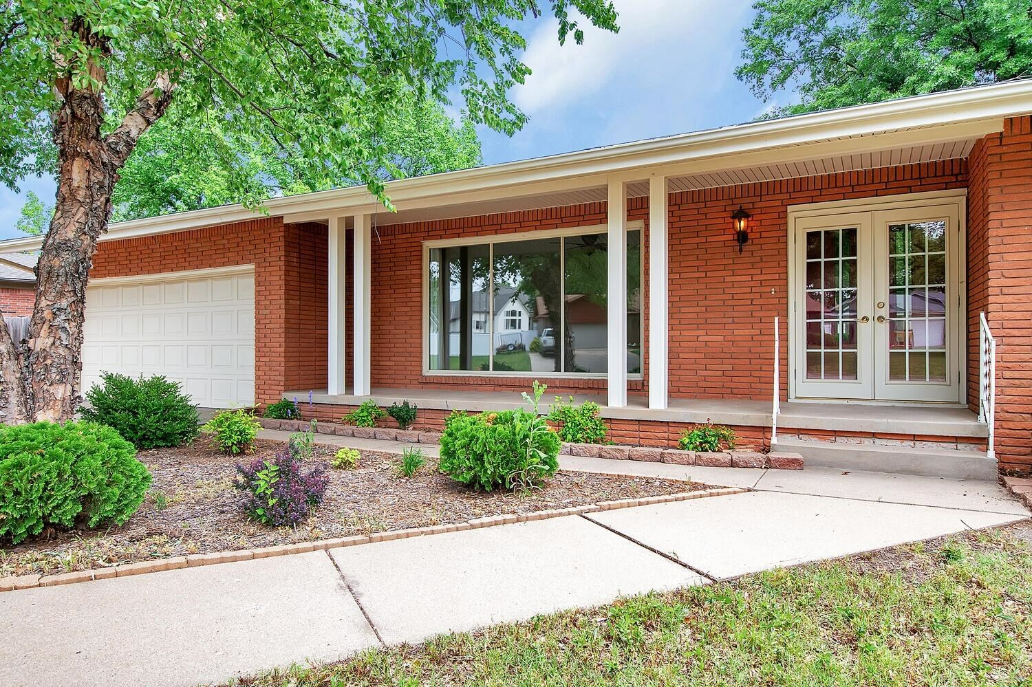 Property Photo: 515 Circle Dr KS 67152