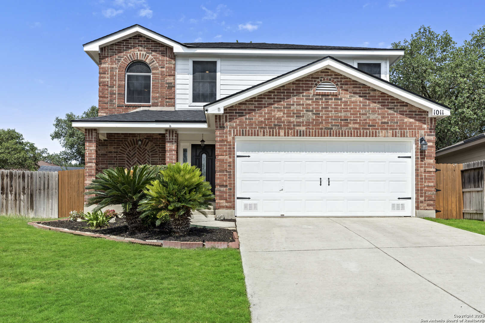 Property Photo: 1011 Cat Mesa TX 78251