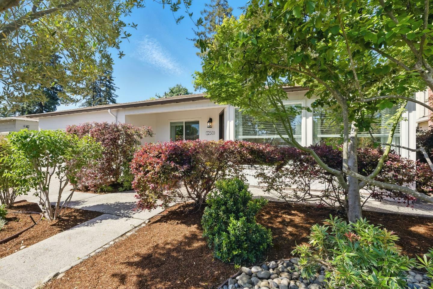Property Photo: 1250 Dewey Street CA 94061