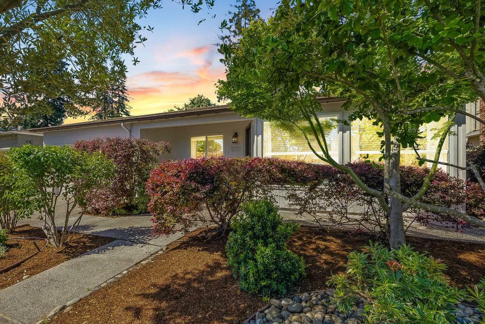 Property Photo:  1250 Dewey Street  CA 94061 