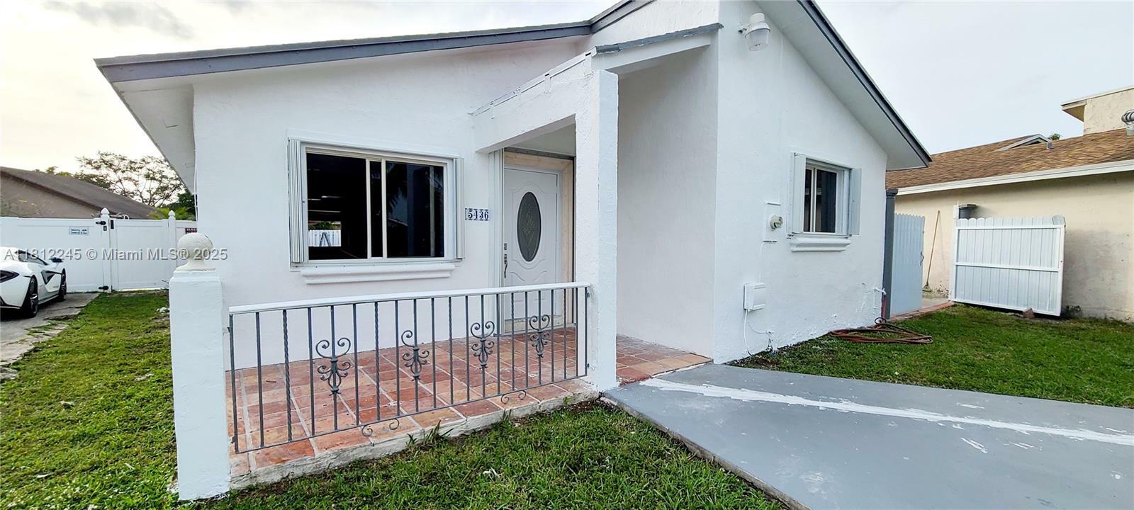 Property Photo: 15436 SW 112th Pl FL 33157