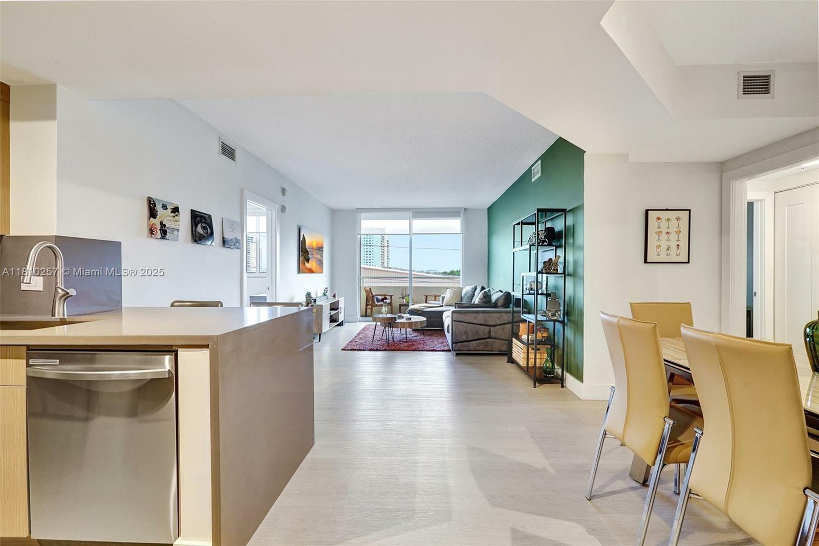 Property Photo: 18800 NE 29th Ave 517 FL 33180