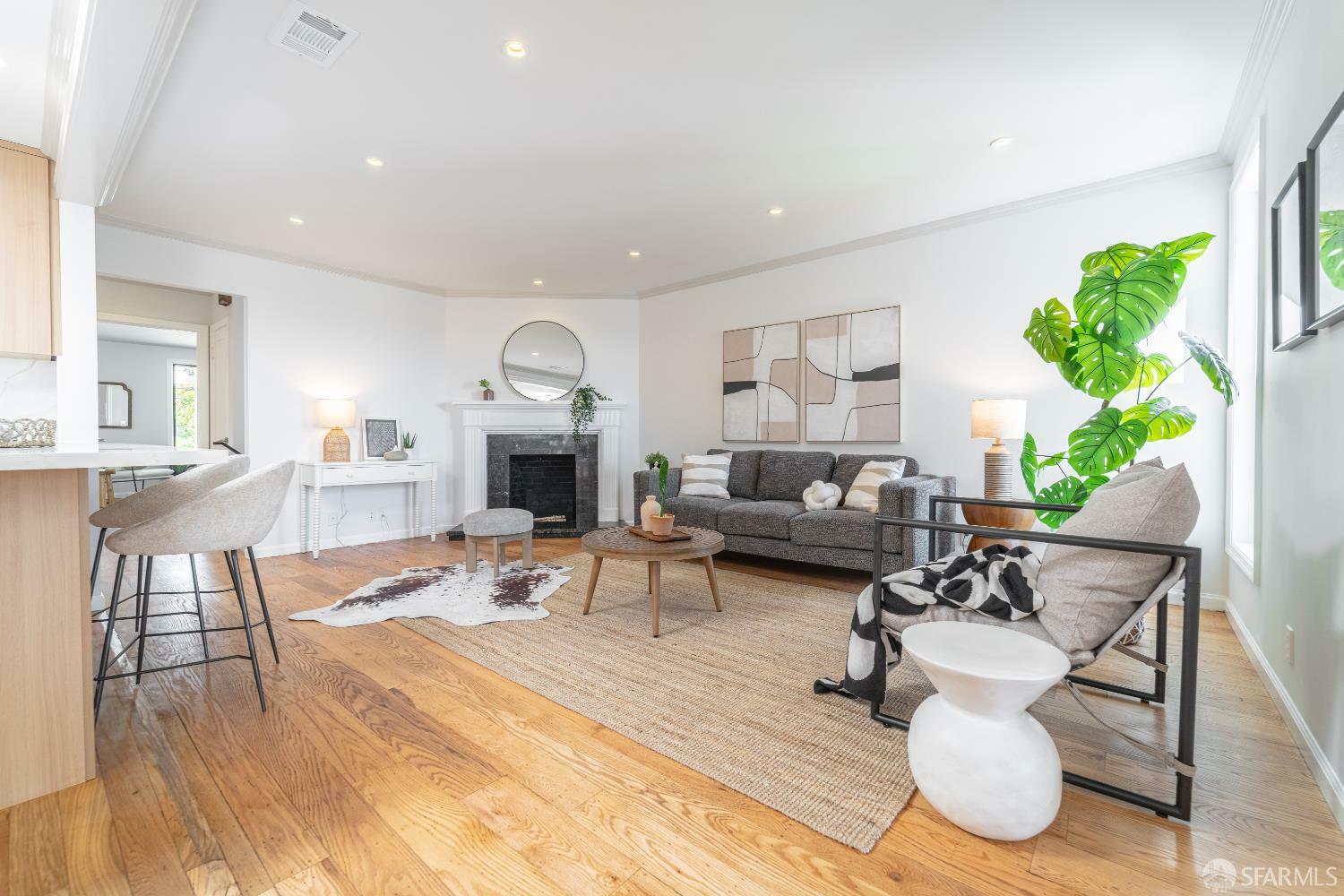 Property Photo: 819 Brussels Street CA 94134