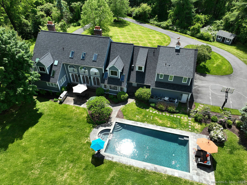 Property Photo: 16 Oak Bluff CT 06001