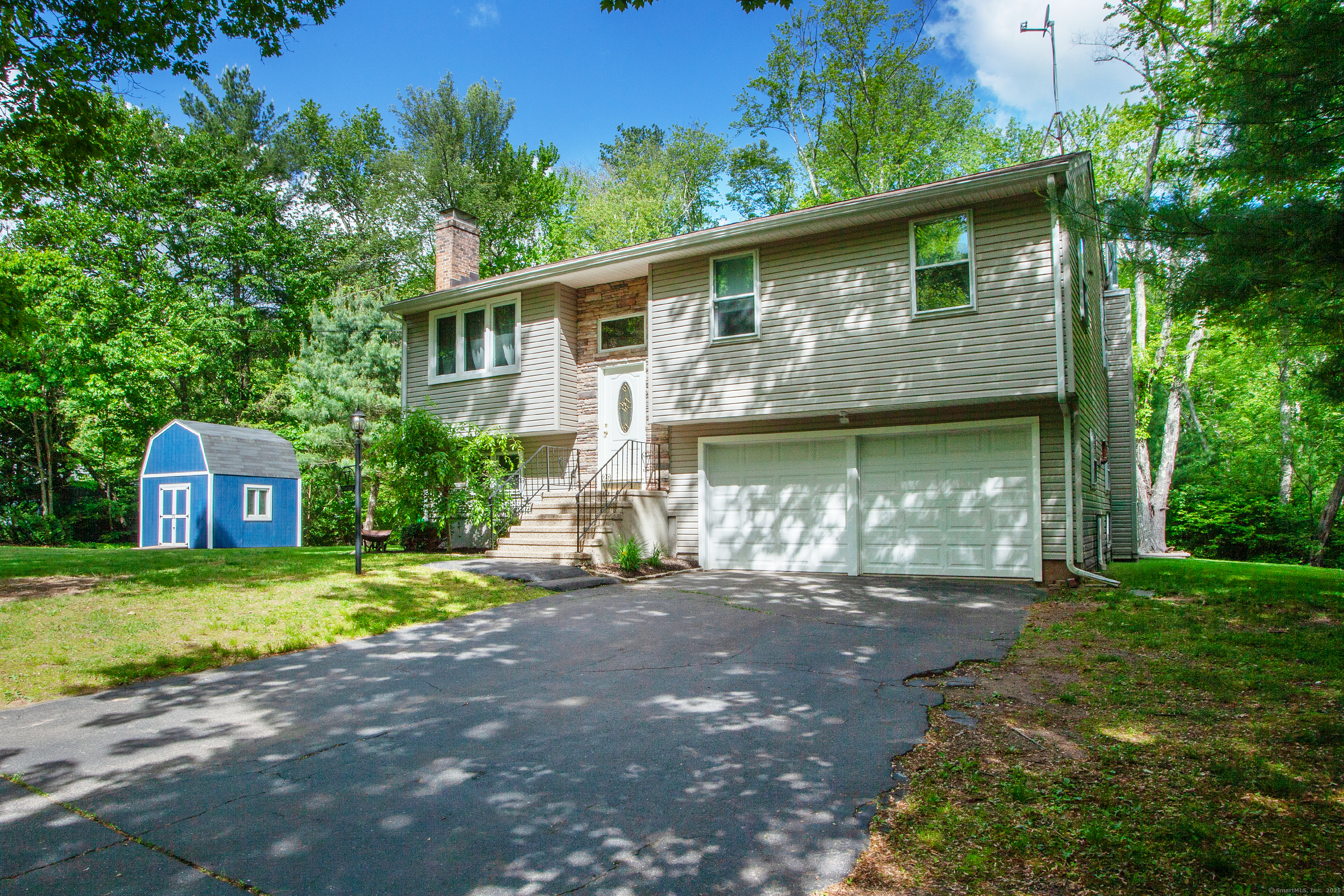 Property Photo:  69 Fernwood Drive  CT 06070 