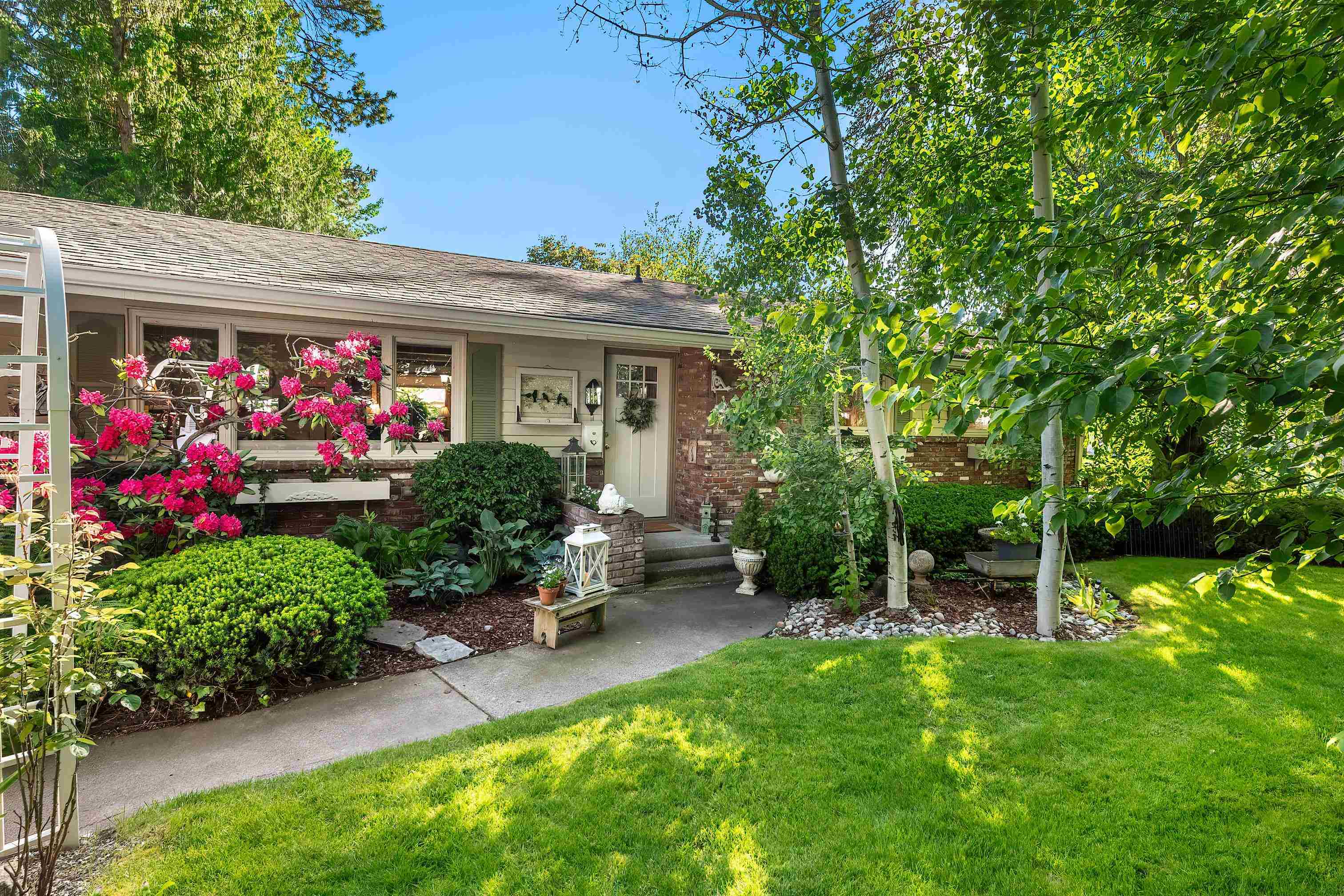 Property Photo:  2825 W Woodside Ave  WA 99208 