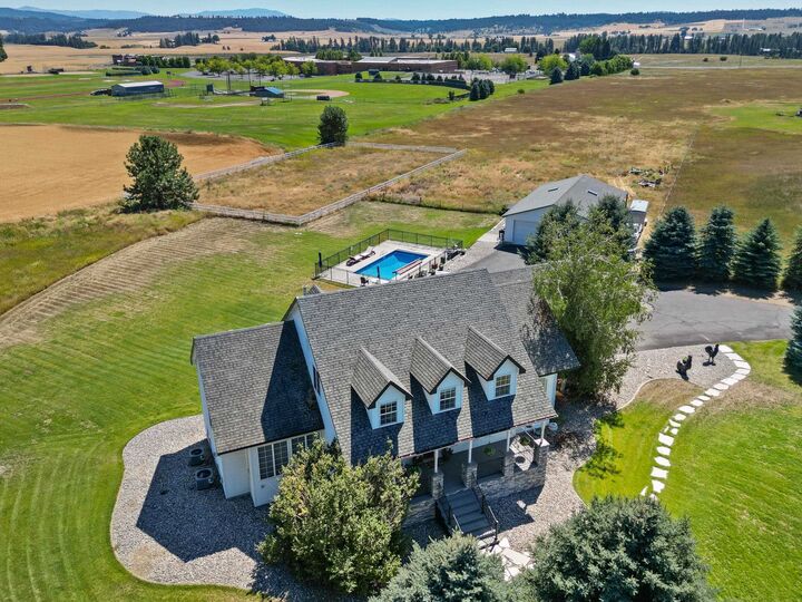 Property Photo:  5711 E Nancy Ln  WA 99021 