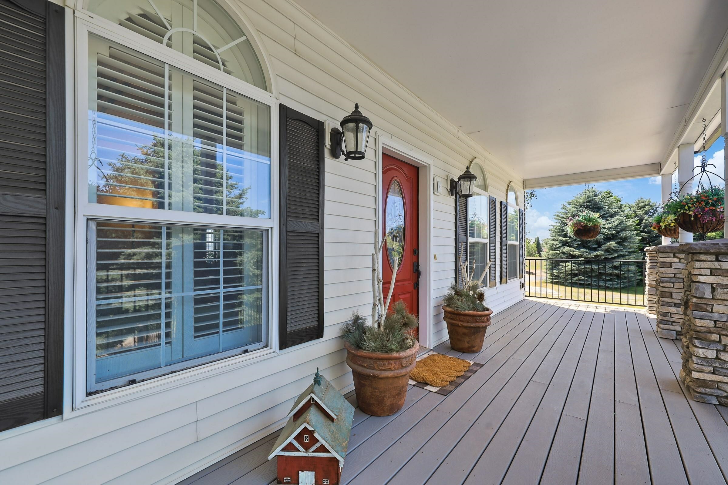 Property Photo: 5711 E Nancy Ln WA 99021