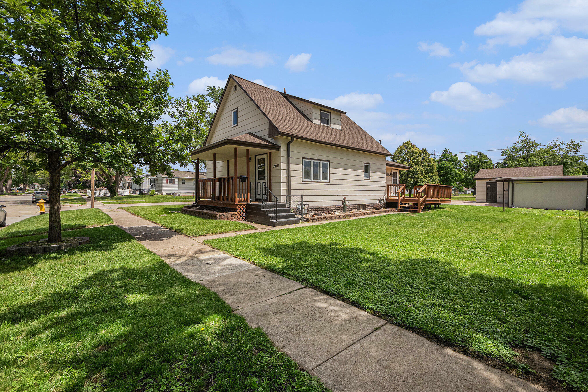 Property Photo: 2401 S 10th Street IA 51501