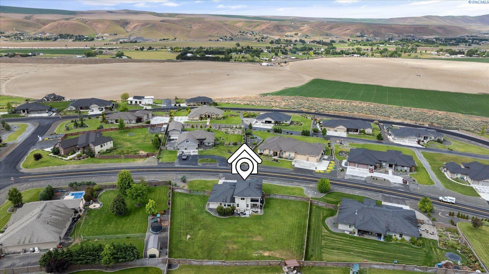 Property Photo: 72502 E Reata Rd WA 99338