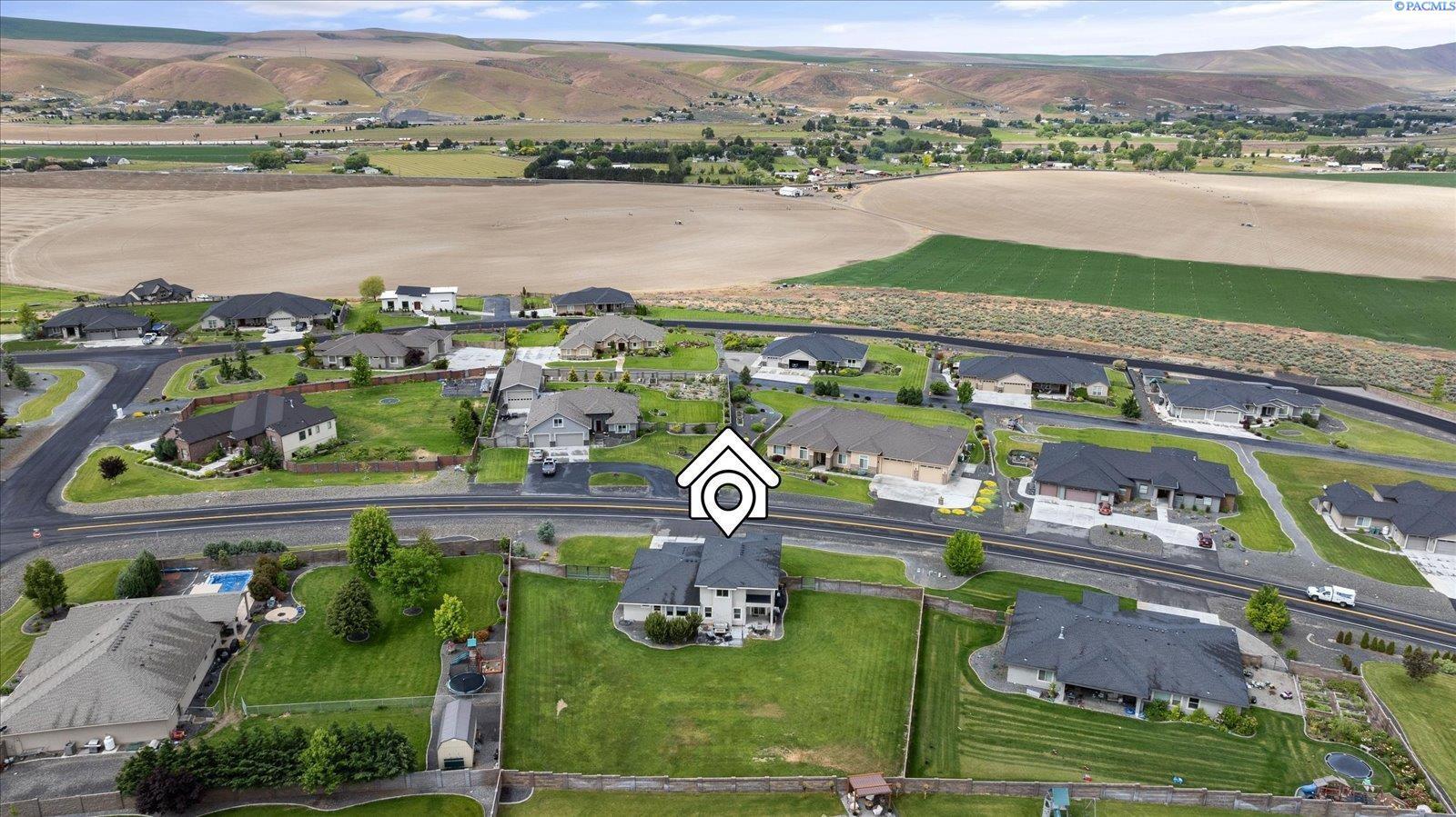 Property Photo:  72502 E Reata Rd  WA 99338 