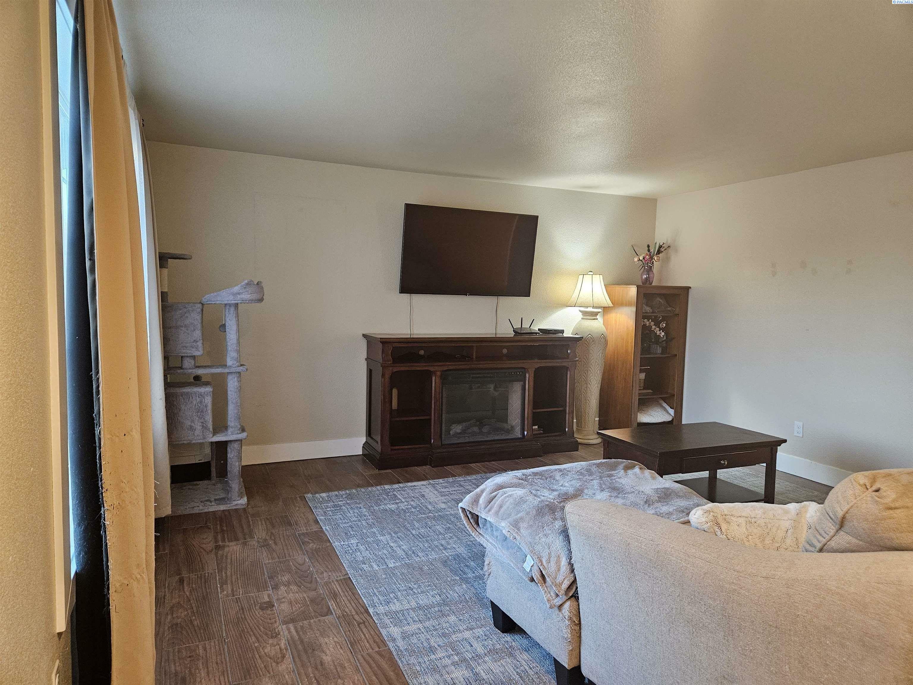 Property Photo: 8112 Langara Dr WA 99301