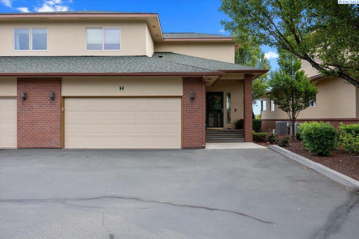 Property Photo: 300 Columbia Point Drive H-129 WA 99352