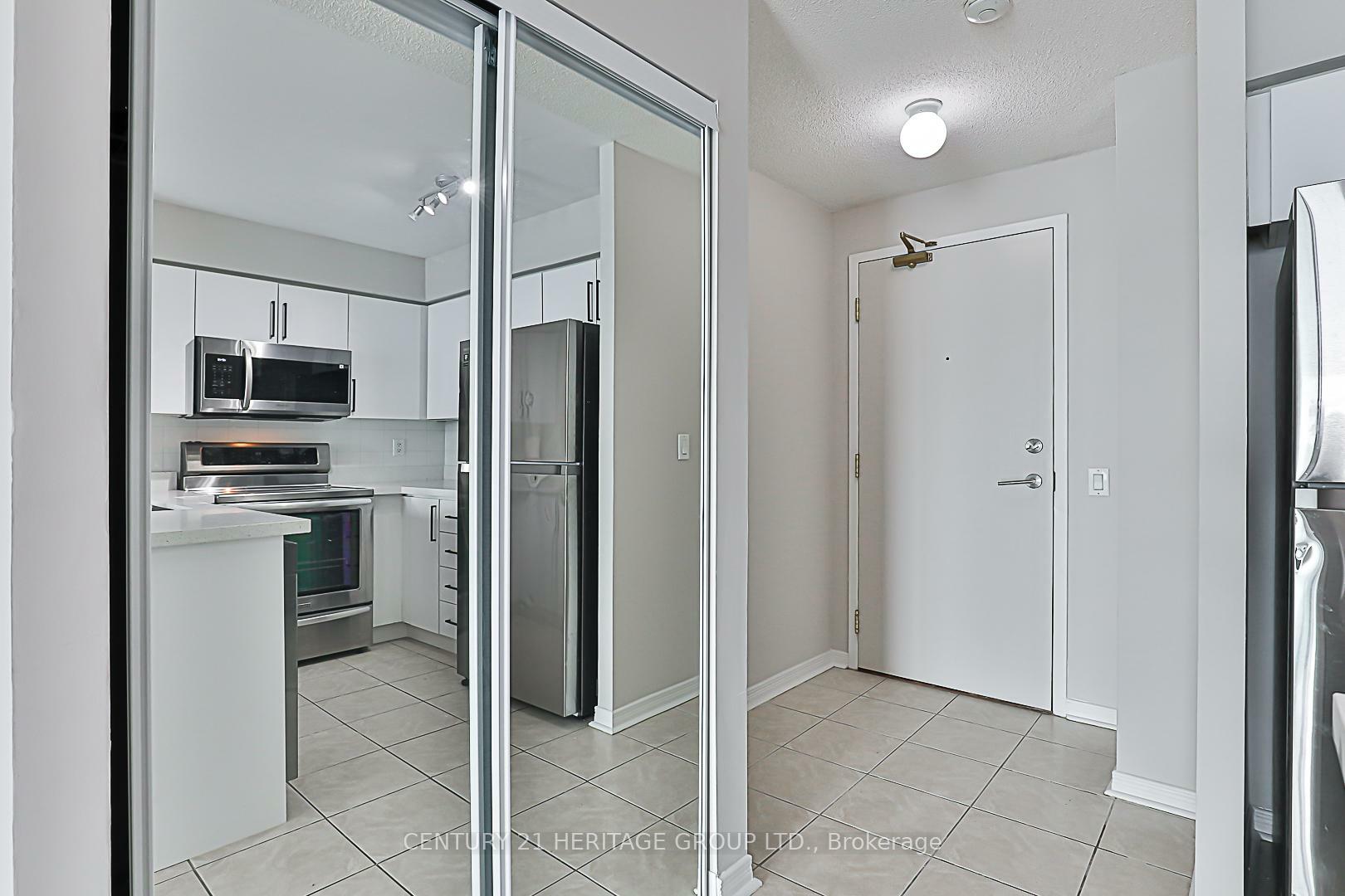 Property Photo: 23 Oneida Crescent 1207 ON L4B 0A2