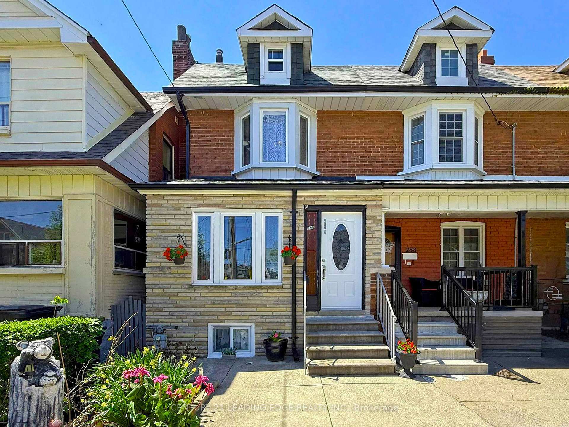 Photo de la propriété: 286 Glenholme Avenue ON M6E 3C8