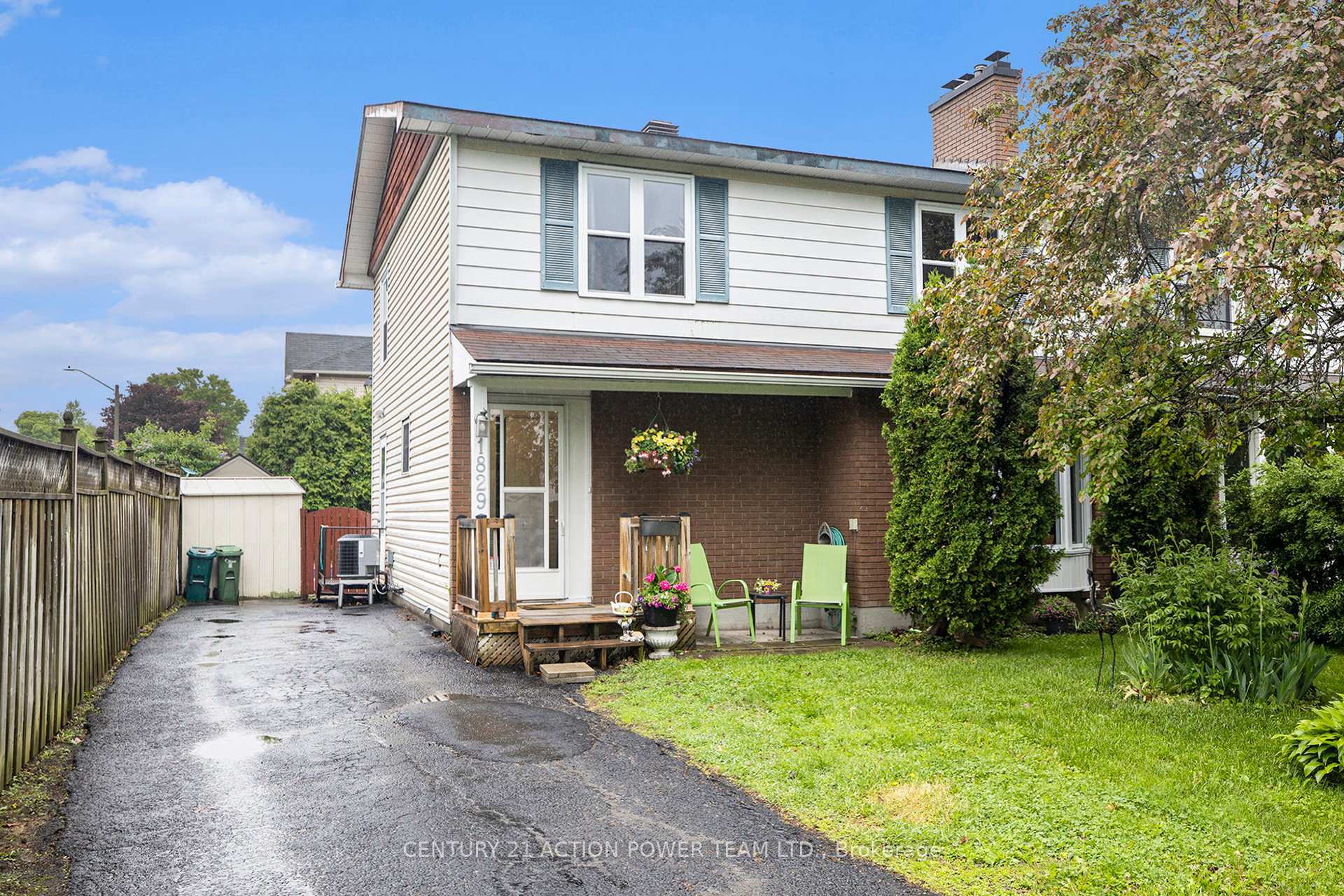Property Photo: 1829 Cloverlawn Crescent ON K1J 6V6