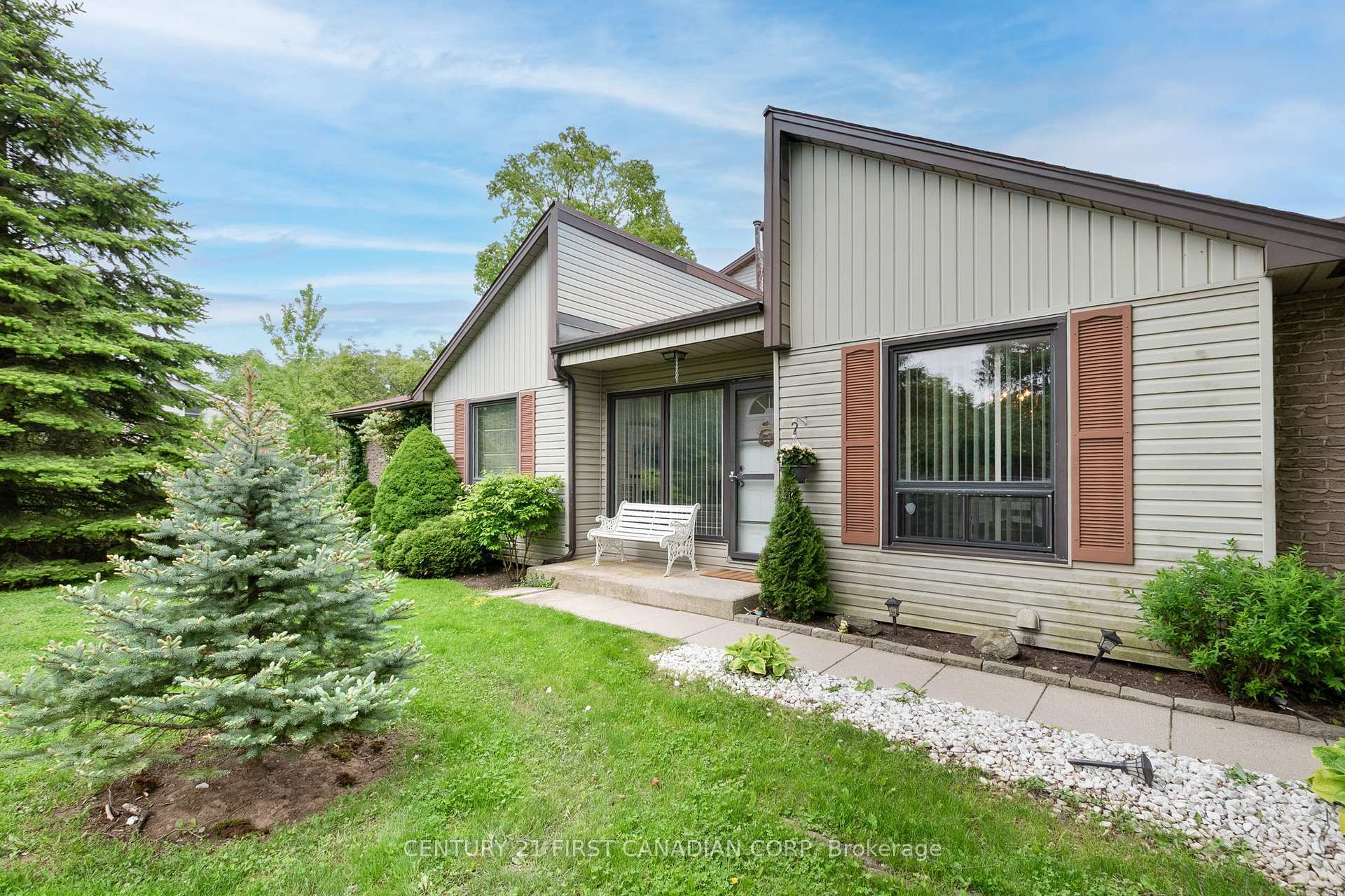 Property Photo: 992 Farnham Road ON N6K 1S1