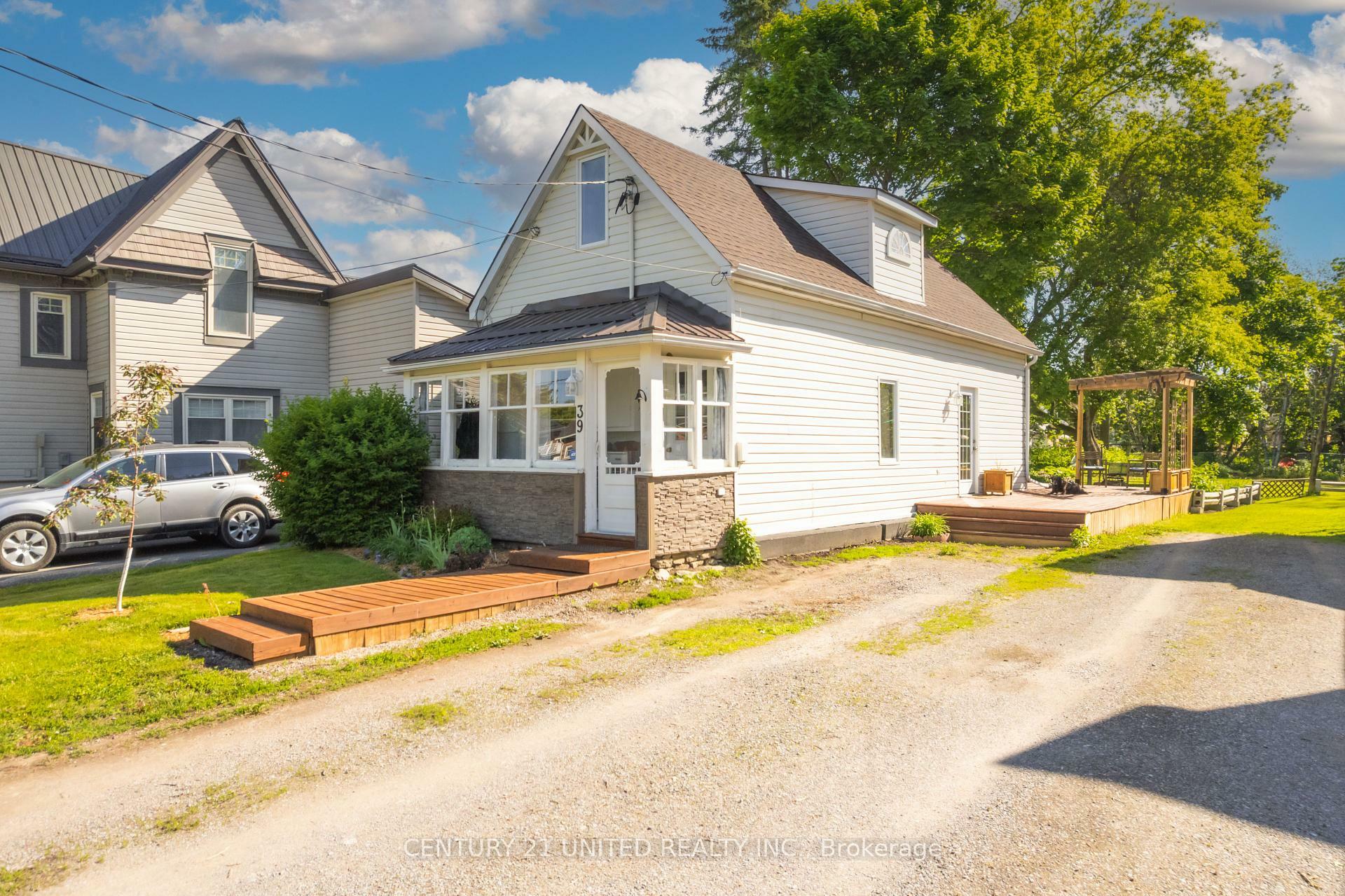 Property Photo: 39 Raglan Street S ON K0L 1L0