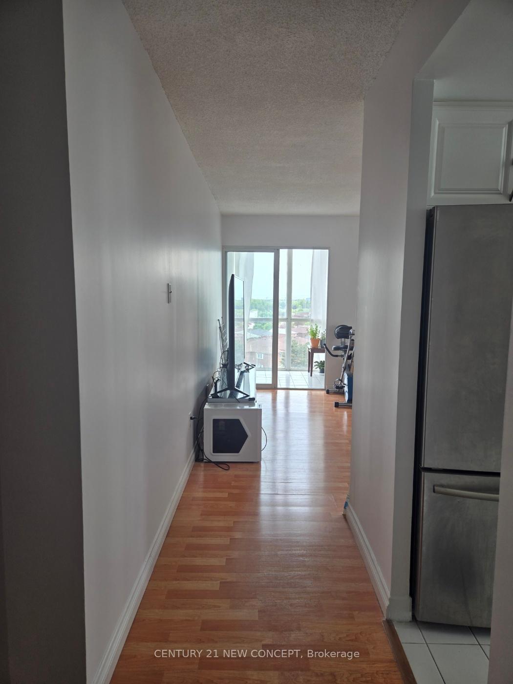 Property Photo: 350 Webb Drive 702 ON L5B 3W4