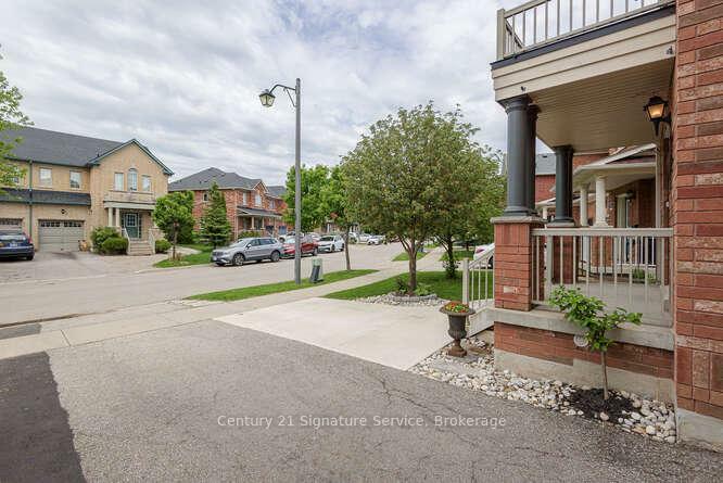 Property Photo: 162 Lavery Heights ON L9T 0V4