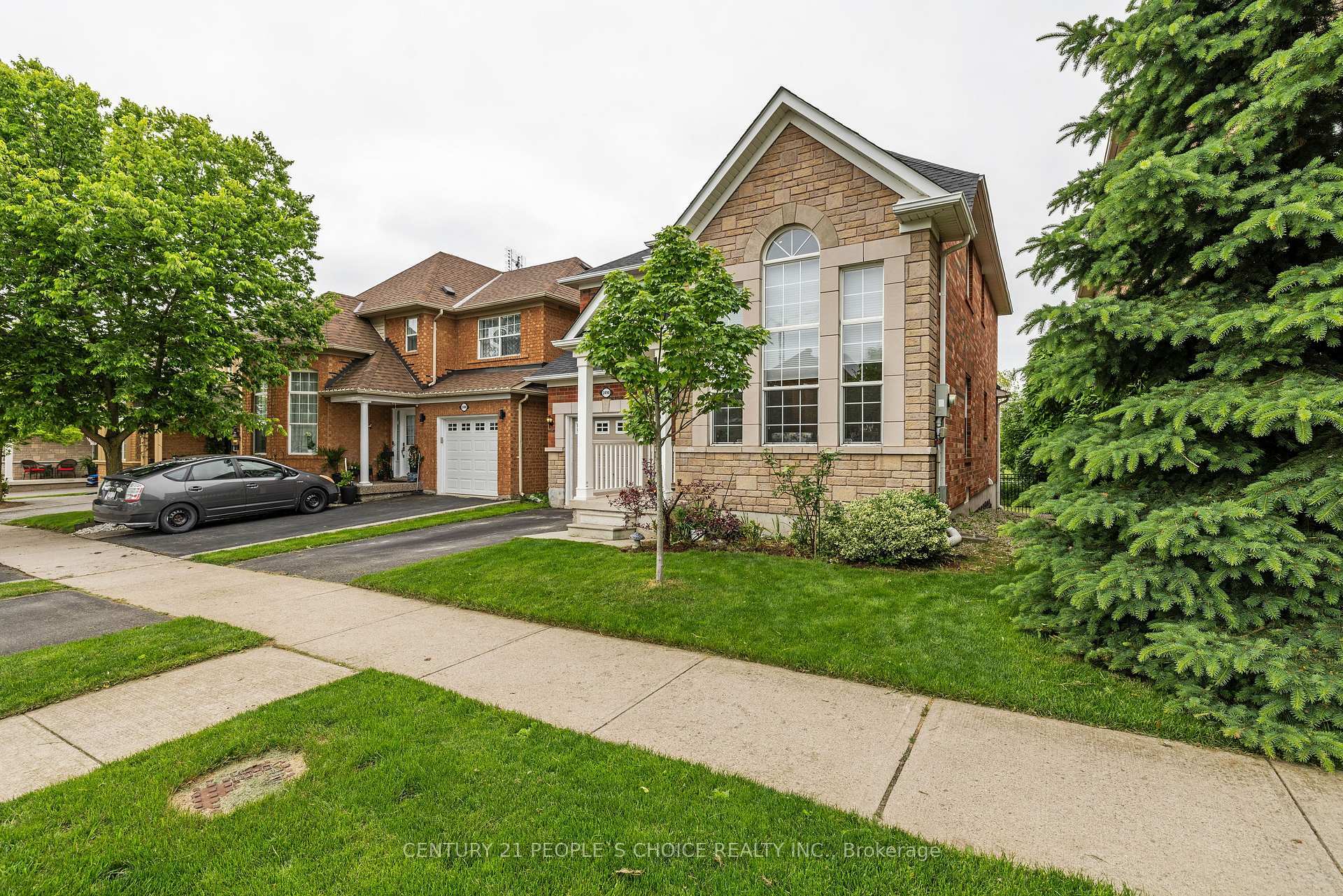 Property Photo: 2490 Valleyridge Drive ON L6M 5H1