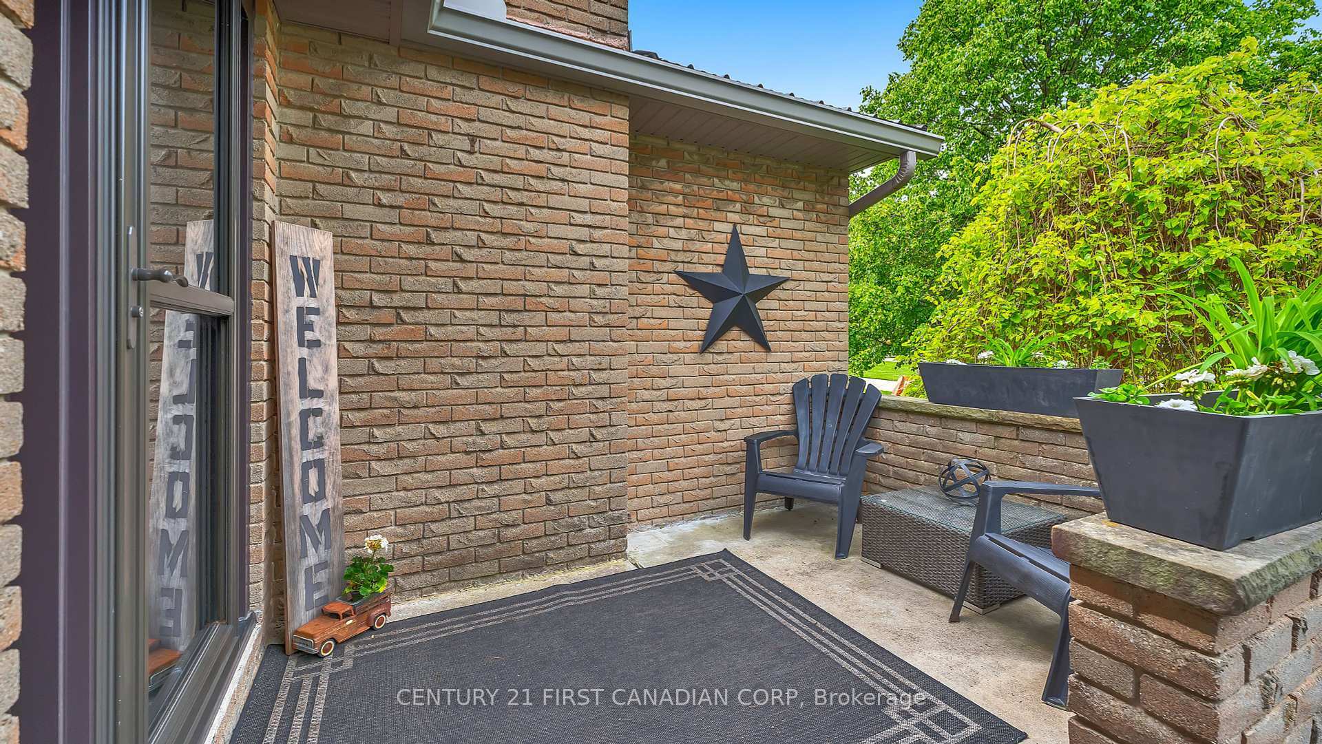 Property Photo: 608 Fox Mill Place ON N6J 2B2