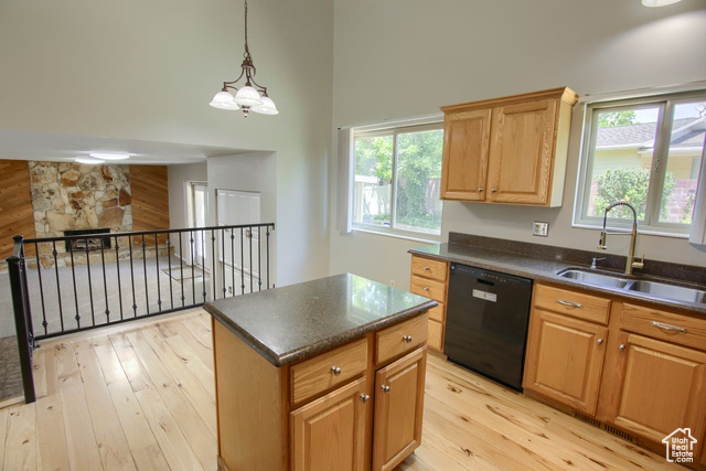 Property Photo: 2203 E Flatiron Dr UT 84093