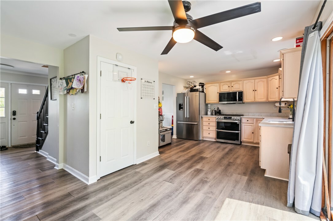 Property Photo: 533 Hickory Ln PA 15342